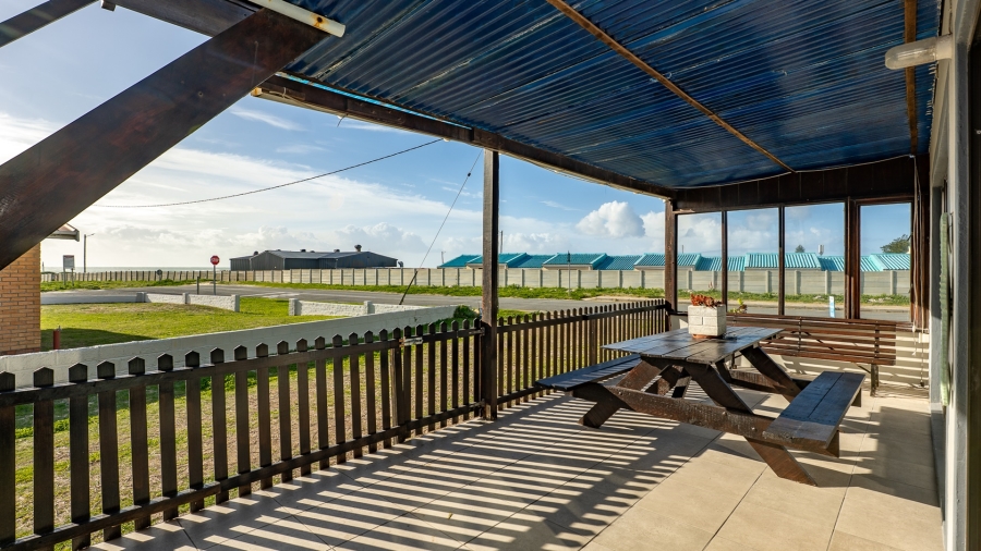 4 Bedroom Property for Sale in Struisbaai Western Cape